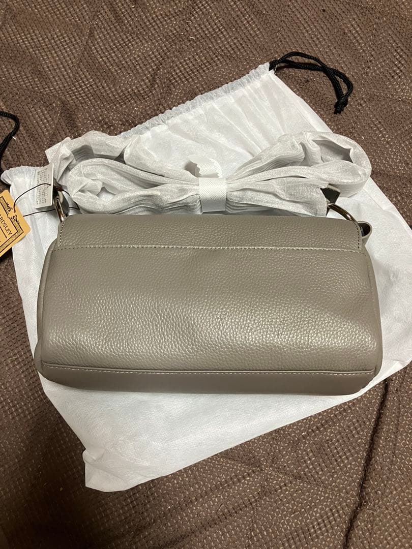 BEARDSLEY(ビアズリー)レザーボディバッグ