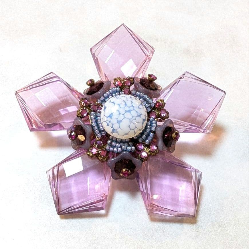 No.0335　スタンレーハグラー　ピンクパープル　ブローチ