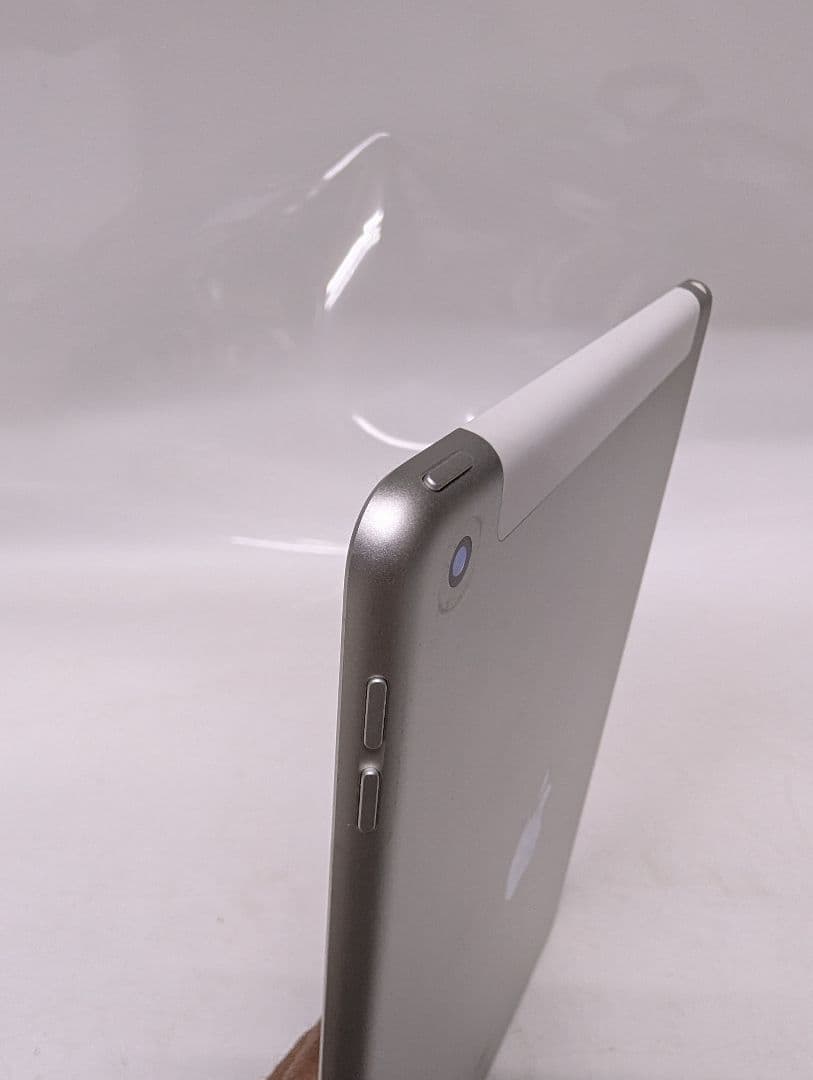 まりーApple iPad (第8世代) WiFi+Cellular　②