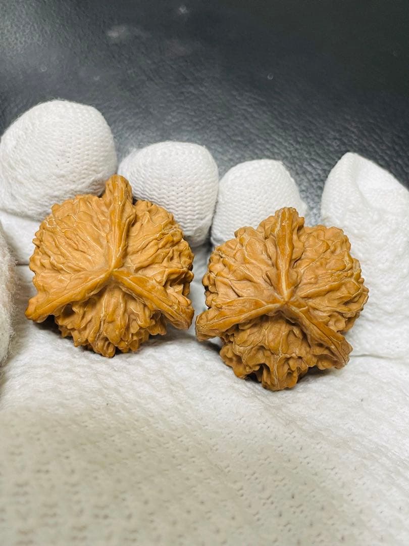 ④文玩核桃 盘山 三棱 (ベンツマーク)文玩袋　セット11,999→11,599